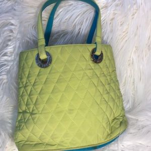 Medium sized shoulder bag.